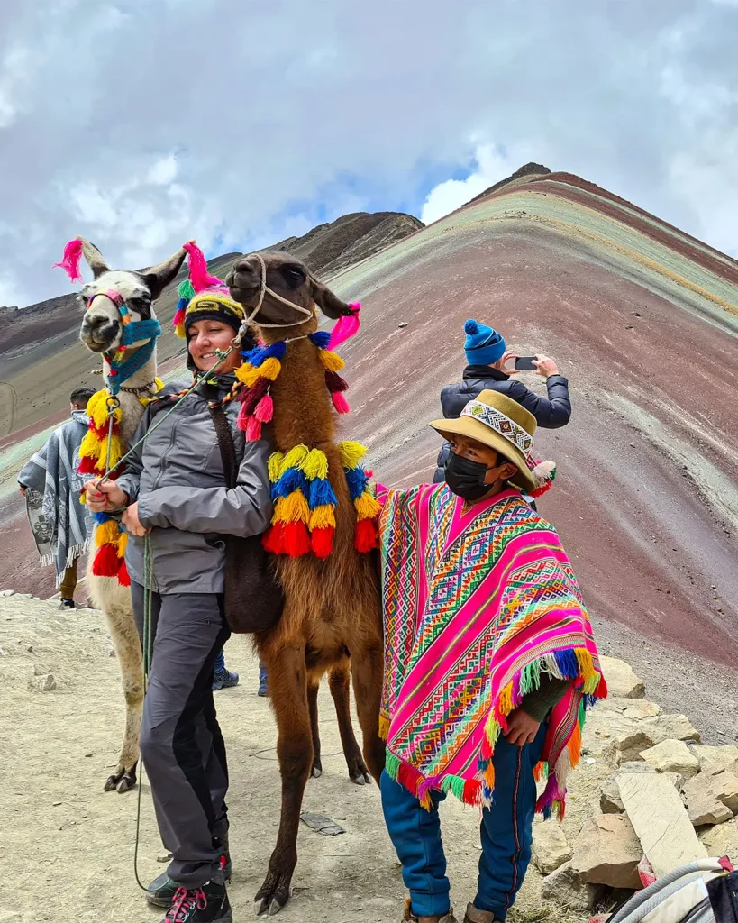 photo with llamas on rainbow mountain